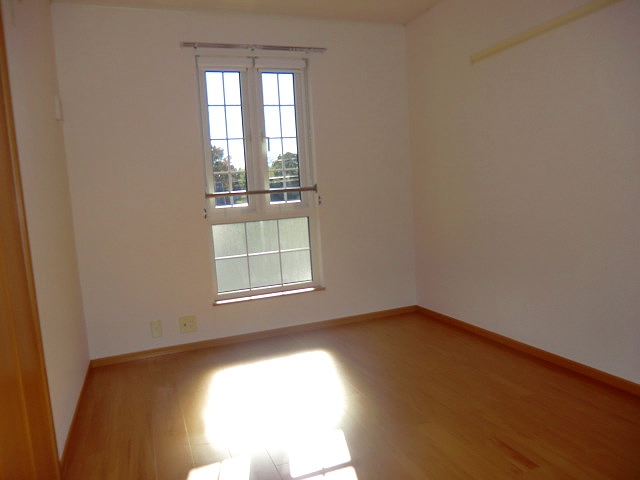 ウィステリア２０２洋室